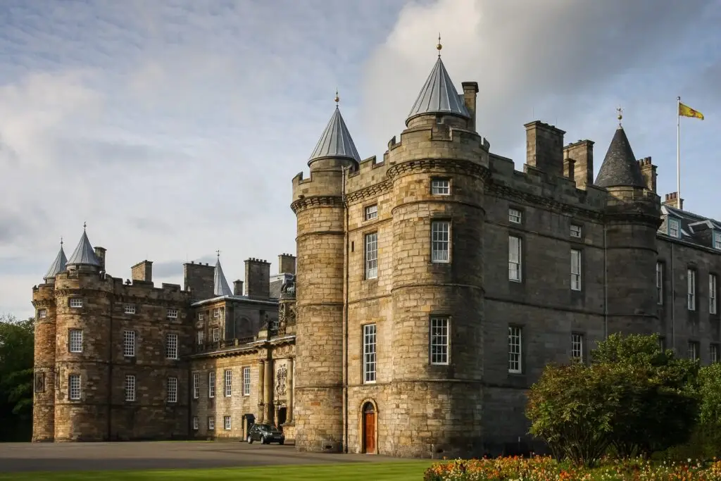 The Ultimate 14-Day Itinerary for a Road Trip Through Scotland 1 A stunning wide-angle shot of Edinburgh Castle